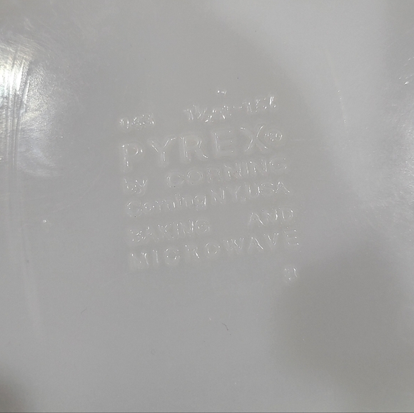 Vintage Pyrex Old Orchard 1.5 QT Ovenware Oval Casserole Dish with Brown Lid - Picture 6 of 8